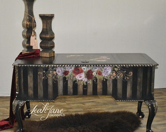 Hand Painted  French Desk Black Gold******FREE SHIPPING****