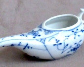 unmarked Meissen type blue white Invalid Feeder
