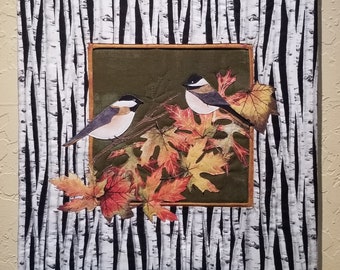 Arte de pájaros acolchados - "Dos pollitos dan la bienvenida al otoño" - Arte original en tela con apliques y acolchado