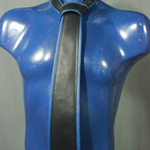 Cravatta in pelle bicolore