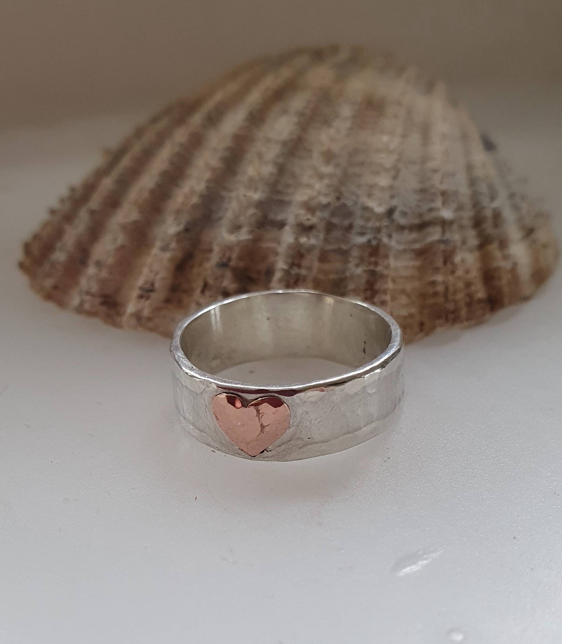 Hammered Textured Ring With a Copper Heart in 925 Silver