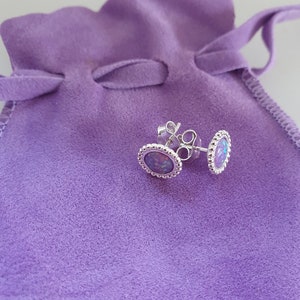 Helllila Gilson Opal Ohrstecker, in 925 Silber