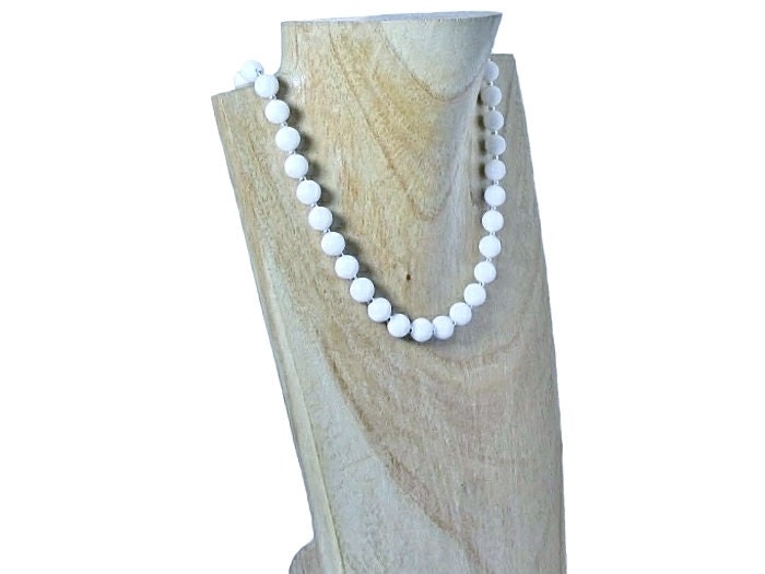 Simple white shop stone necklace set