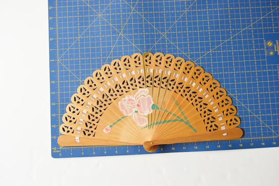 花柄デザイン 木製扇子 ヴィンテージ木製扇子：手描きの花柄アクセサリー - Etsy 日本