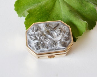 Vintage Golden Pillbox: Elegant Bird Carving Collection Box