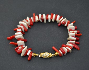 vintage bracelet made of authentic coral and shells, coral bracelet, authentic bracelet, vintage jewelry, red, white and red bracelet