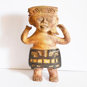 vintage pre-Columbian figure Smiling Man or &quot;Laughing Man&quot;,weight 4,079kg