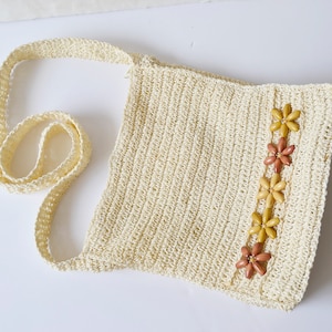 Gehaakte tas, gehaakte schoudertas, messengertas, schoudertas, handgemaakte tas, handgemaakte tas, houten bloemen, houten kralen, zomer tas