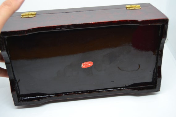 Chinese vintage lacquered wooden jewelry box, Car… - image 6