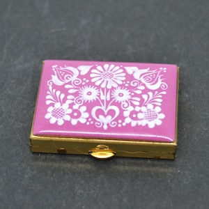 pastillero de coleccion,pastillero vintage,mini cajita,miniatura vintage,regalo de mujer,articulo de coleccion,rosa y oro,diseño
