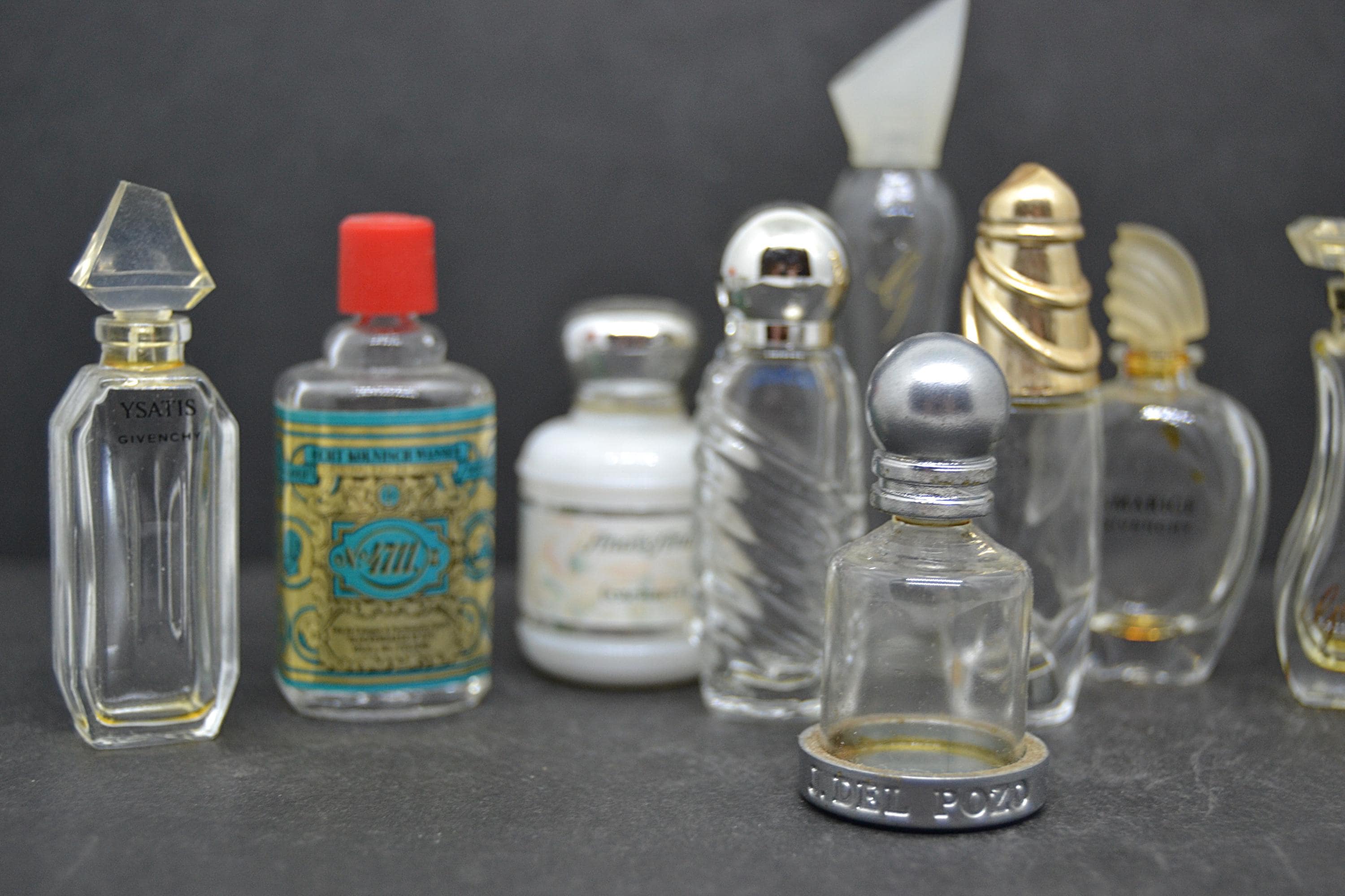 ヴィンテージのミニチュア香水瓶のコレクション - Etsy 日本