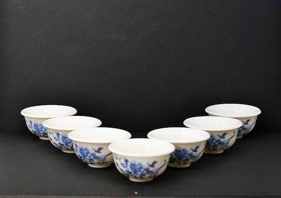 ヴィンテージ磁器酒器セット：白と青の花模様の陶磁器 - Etsy 日本