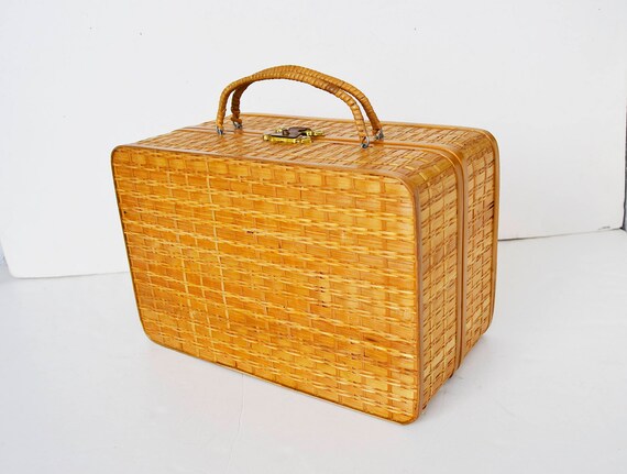 Wicker bag, wooden bag