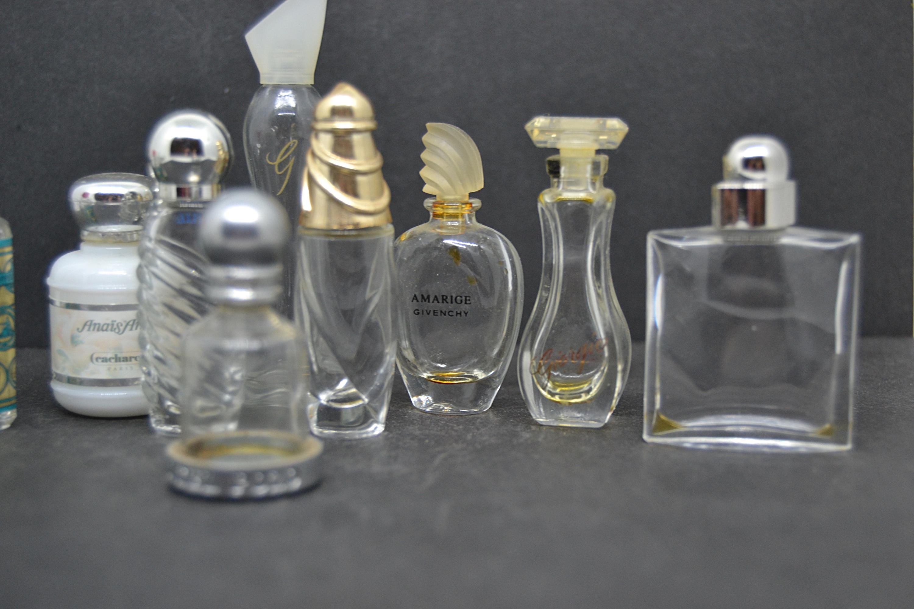 ヴィンテージのミニチュア香水瓶のコレクション - Etsy 日本