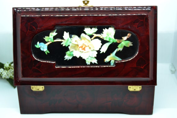 Chinese vintage lacquered wooden jewelry box, Car… - image 3