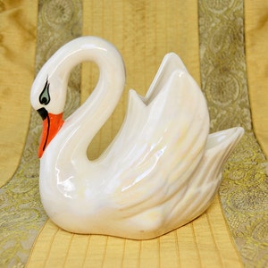 White Swan figure, white porcelain swan, swan statue, porcelain decoration, bird decoration,mother&#39;s gift,vintage decoration,white porcelain