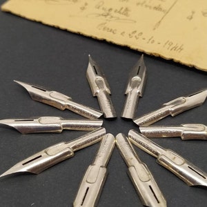 Plumas estilo gráficas vintage, cervantinas dinámica 1944