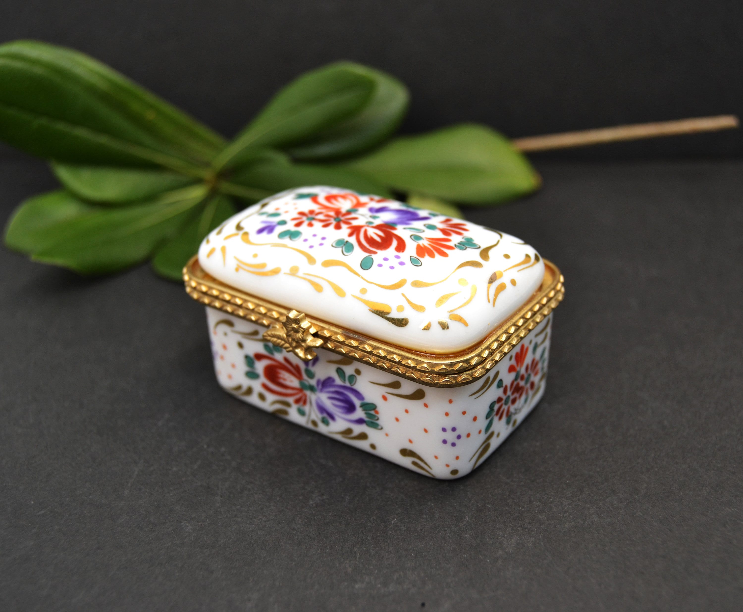 Vintage Manuscrito Porcelain Trinket Box: Hand-painted Vanity Pill