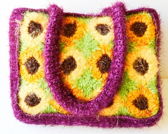 bolso de ganchillo morado con girasoles