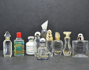 kolekcja zabytkowych miniaturowych butelek perfum