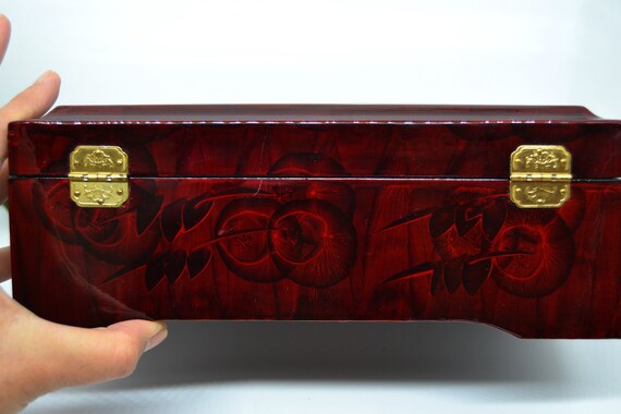 Chinese vintage lacquered wooden jewelry box, Car… - image 7