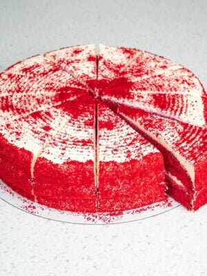 Gâteau rond rouge velours