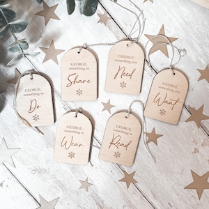 Etiquetas de regalo de madera personalizadas "Algo para" / Juego de 6 etiquetas navideñas grabadas