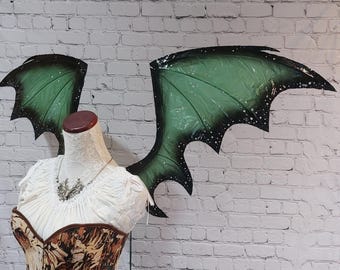 Benutzerdefinierte grüne und schwarze Drachen inspirierte Flügel