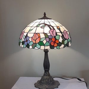 Stained Glass Lamp - Floral Motif - Accent Lamp - Table Lamp