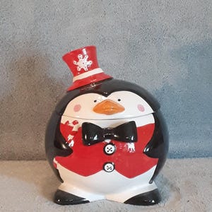 Cookie Jar - Penguin Cookie Jar - Treat Jar - Christmas Theme - Cracker Barrel