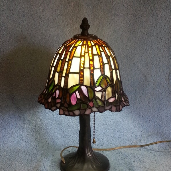 Stained Glass Lamp - Tiffany Style - Wisteria Pattern