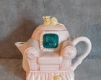 Teapot - Cat and Dog Themed Teapot