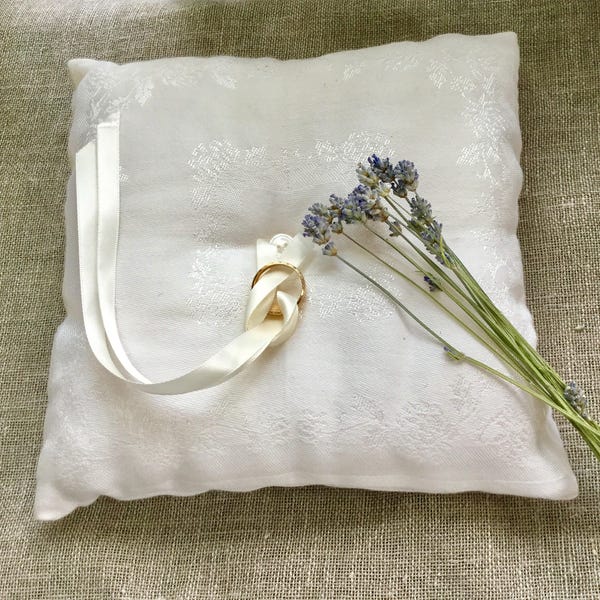 Heirloom damask linen with organic Lavender buds and bamboo batting.