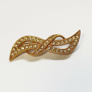 Vintage gold tone and rhinestone brooch
