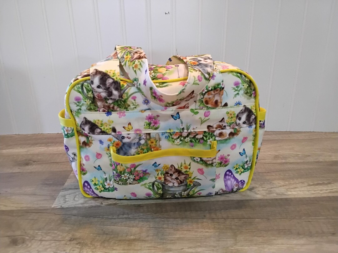 Borsa Pannolini Per Bambole HappyVk Con Ricamo Gatto E Set Accessori 14 Pezzi - Gioco Di Ruolo