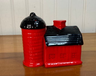 Vtg Red Barn and Silo Salt and Pepper Shakers Japan