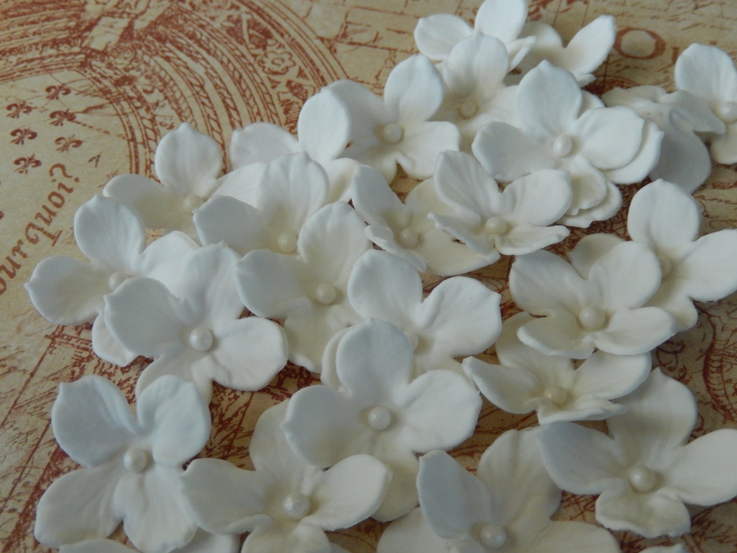 White Edible Sugar Hydrangeas 24 Hydrangea Cupcake Toppers Etsy