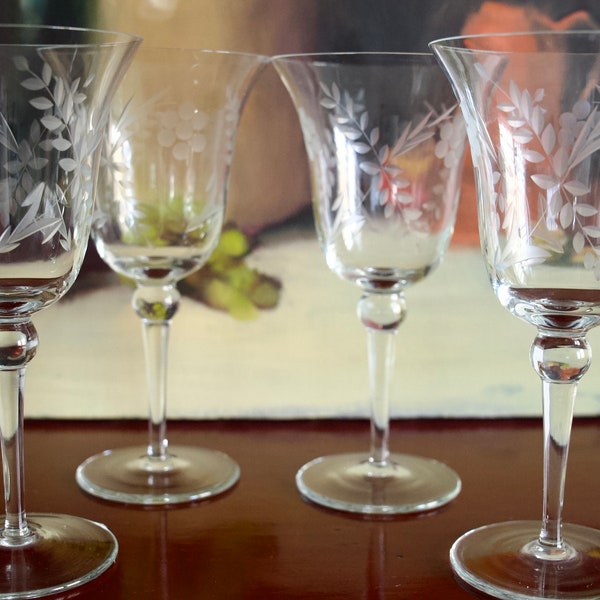 Vintage geätzte Wasserkelche Elegante Weingläser Set mit vier (4) Eleganten Stemware