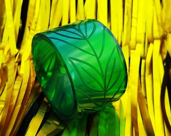 1950s inspired green carved leaves bracelet Glitz-o-Matic