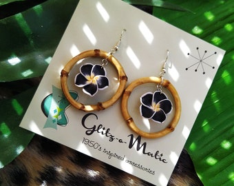 1950s style tiki bamboo hoop earrings with white flowers Glitz-O-Matic Glitzomatic