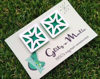 1950s style breeze block stud earrings in white and mint green glitz-o-matic