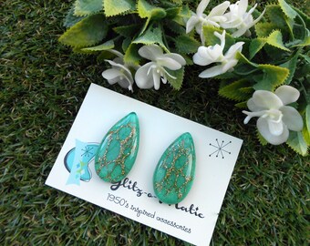 1950s style gold net on green background lucite confetti glitter earrings teardrop drop glitzomatic glitz-o-matic