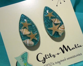 1950s style lucite confetti earrings seashell starfish teardrop glitter blue glitzomatic glitz-o-matic