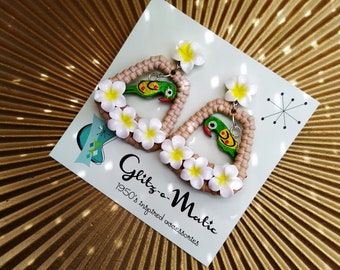 1950s style tiki wicker earrings green parrot Glitz-O-Matic Glitzomatic