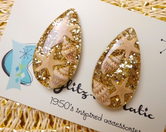 1950s style teardrop drop shape lucite confetti earrings seashell starfish gold glitzomatic glitz-o-matic