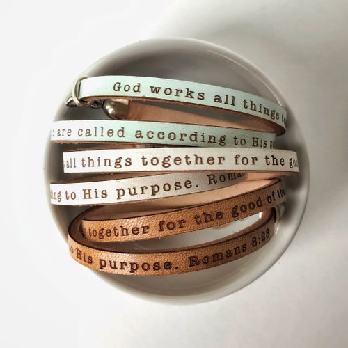 Romains 8:28 rappel quotidien bracelet en cuir cadeau pour elle, cadeau pour femme encourageant la religion chrétienne bijoux cadeau pour elle femme elle