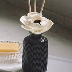 Floral Reed Diffuser for Home Office, Passive Home Fragrance for Bedroom, Powder Bath Water Closet, Modern, Minimal, Elegant Decor.