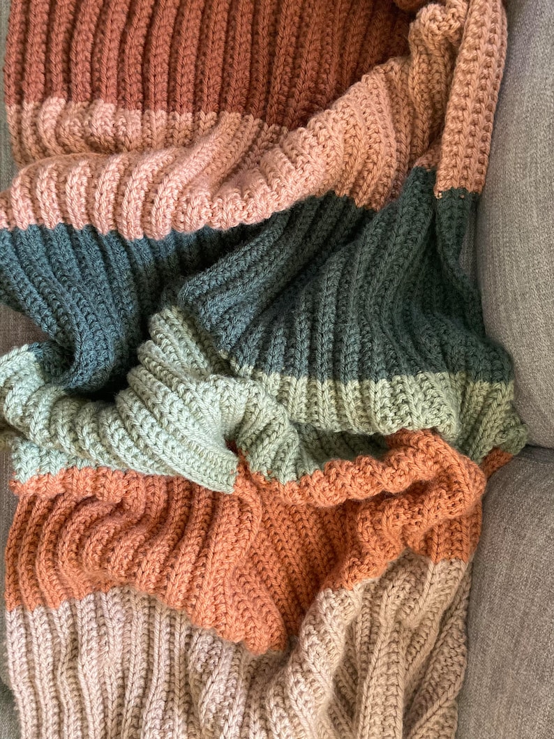 KNITTING PATTERN Knit Blanket Pattern, Color block Knitting, Easy Knit Blanket Pattern, Ribbed Knitting, Cozy Color Block Blanket. Lion Brand Hue and Me