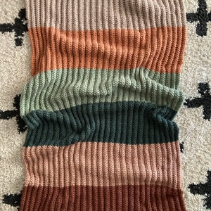 KNITTING PATTERN Knit Blanket Pattern, Color block Knitting, Easy Knit Blanket Pattern, Ribbed Knitting, Cozy Color Block Blanket. Lion Brand Hue and Me