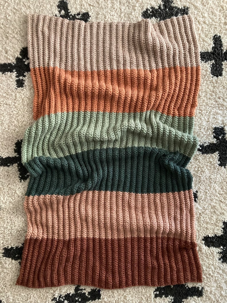 KNITTING PATTERN Knit Blanket Pattern, Color block Knitting, Easy Knit Blanket Pattern, Ribbed Knitting, Cozy Color Block Blanket. Lion Brand Hue and Me